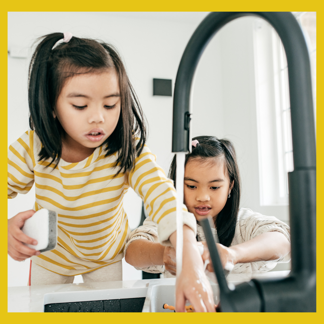 2 girls washing the dishes.